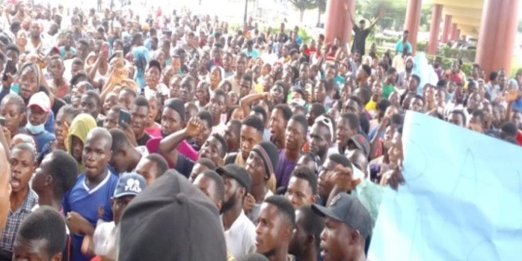 Name Change Sparks Outrage: Ibadan Poly Students Protest Omololu Olunloyo Renaming(Video)
